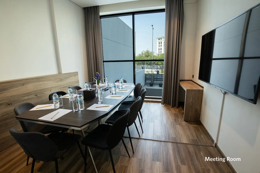 Отель Grand Kingsgate Waterfront By Millennium