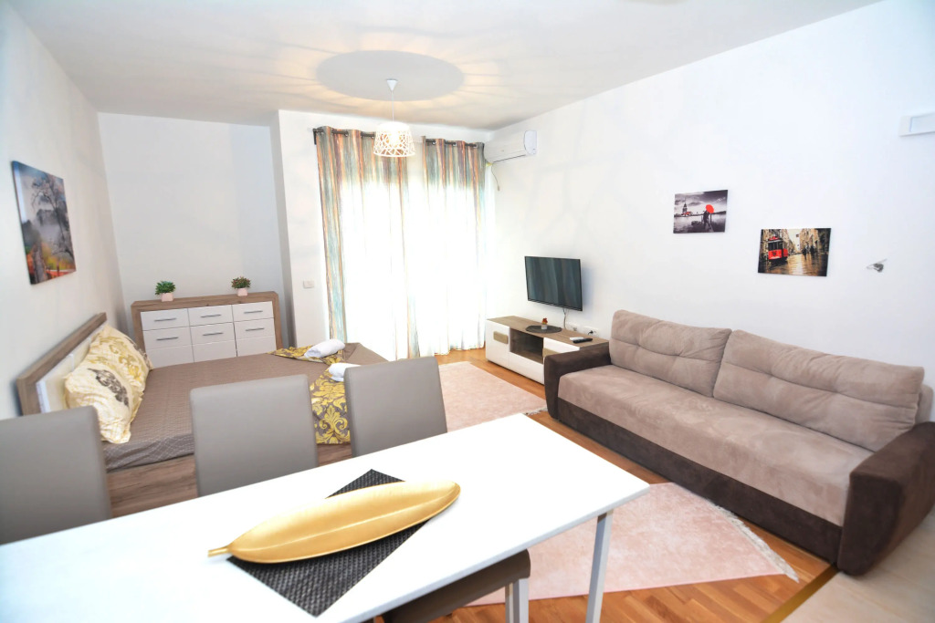 Jacek Apartments