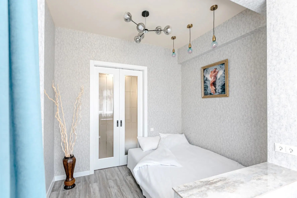 Oliviia Iriny Savelyevoy V Parke U Doliny Roz I Krasnogo Solnishka Apartments