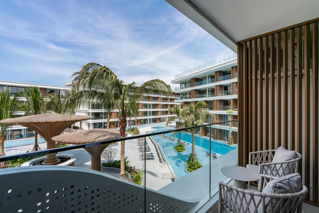 Курортный Отель Kora Beach Resort Phuket