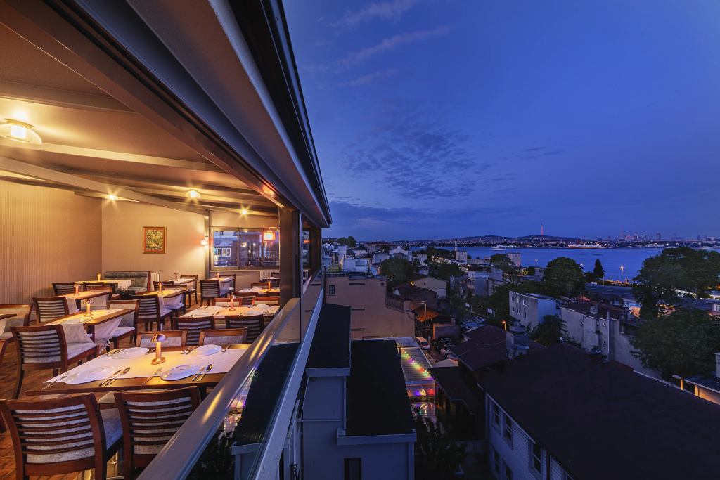Azade Premier Hotel