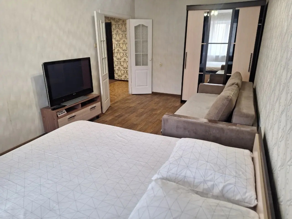Квартира на проспекте  Мира 72 А рядом с СК Юпитер и Кристалл