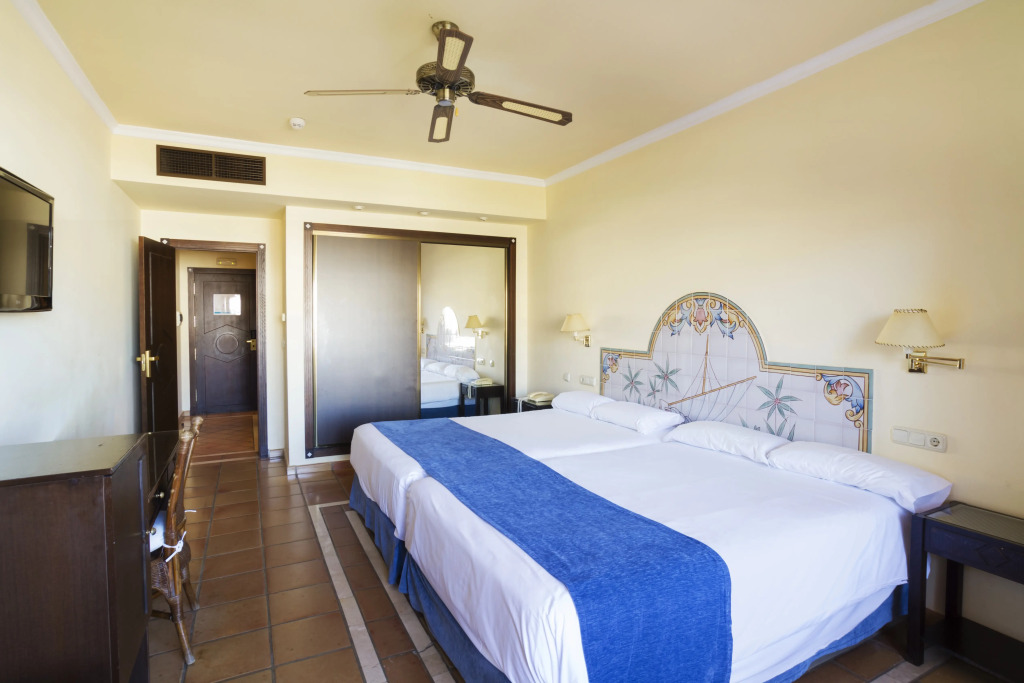 Отель Ibersol Almuñecar Beach & Spa