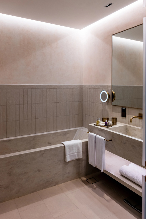 Курортный отель ERTH Abu Dhabi Hotel