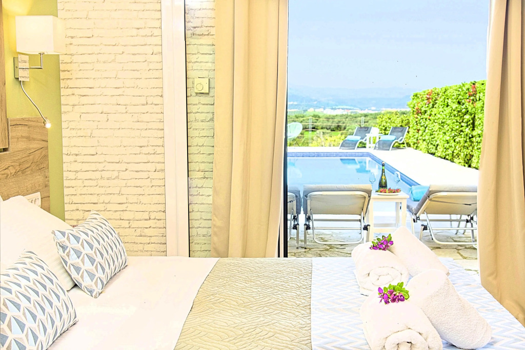 Вилла Cretan Mansion heated Pool