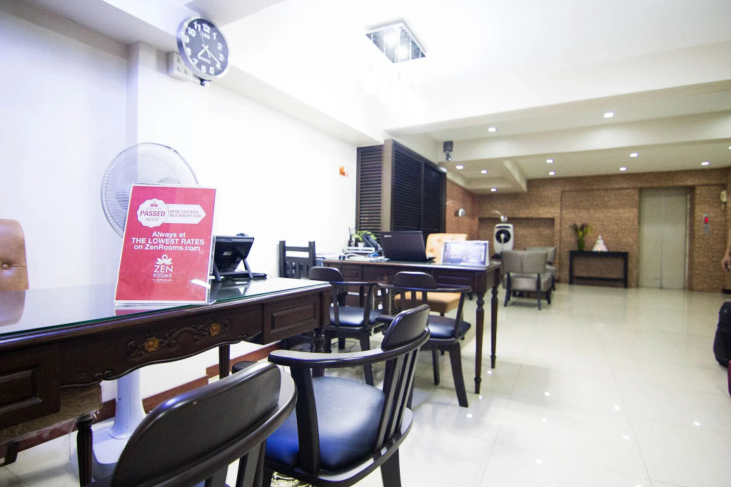 Отель ZEN Rooms Residency