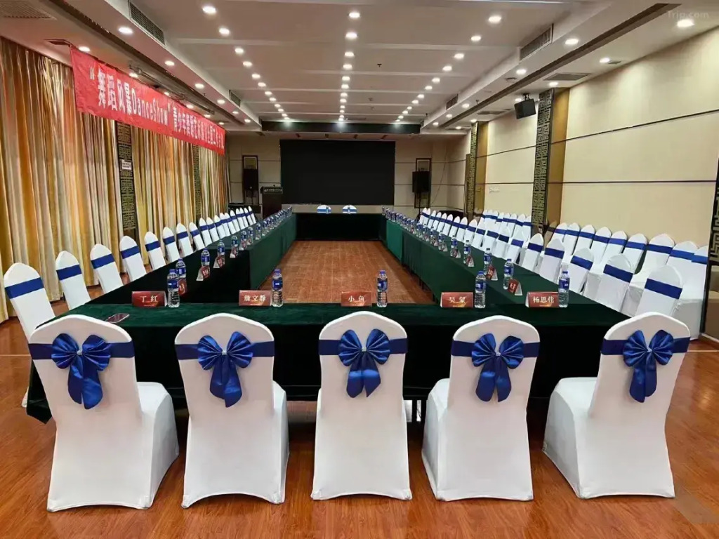 Отель Tomorrow Wuzhou Beijing West Railway Station Lize Business District