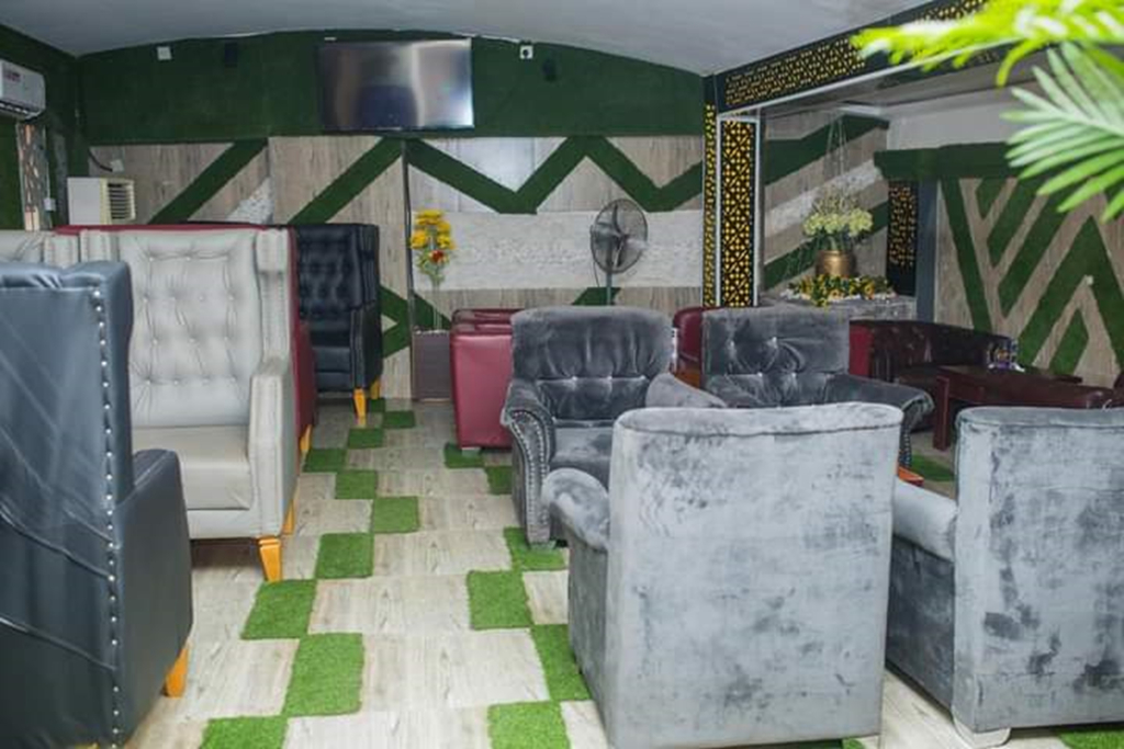 Отель Lion Luxury Suites