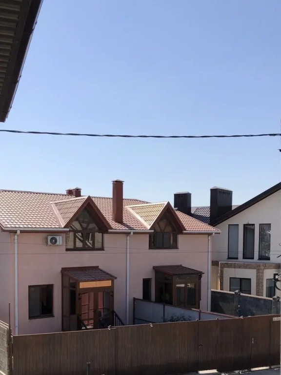 Частный дом Уютный таунхаус с беседкой