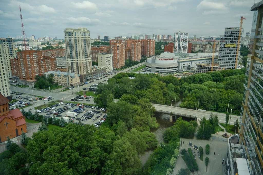 Квартира Центре Города в Пяти Мин от Угмк Арены в клубном доме RedRock с Панорамным Видом на Город