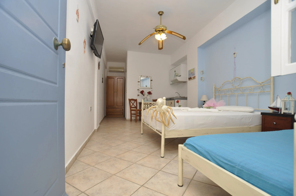 Manos Apartments