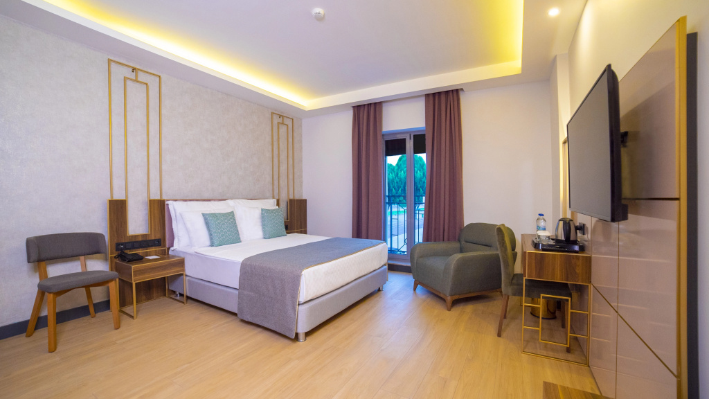 Leaf Port Hotel