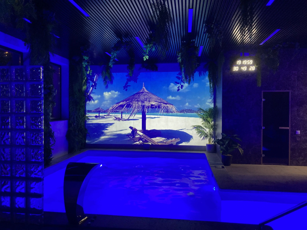 Квартира Дизайн-Студия Белая со SPA Комплексом с Бассейном