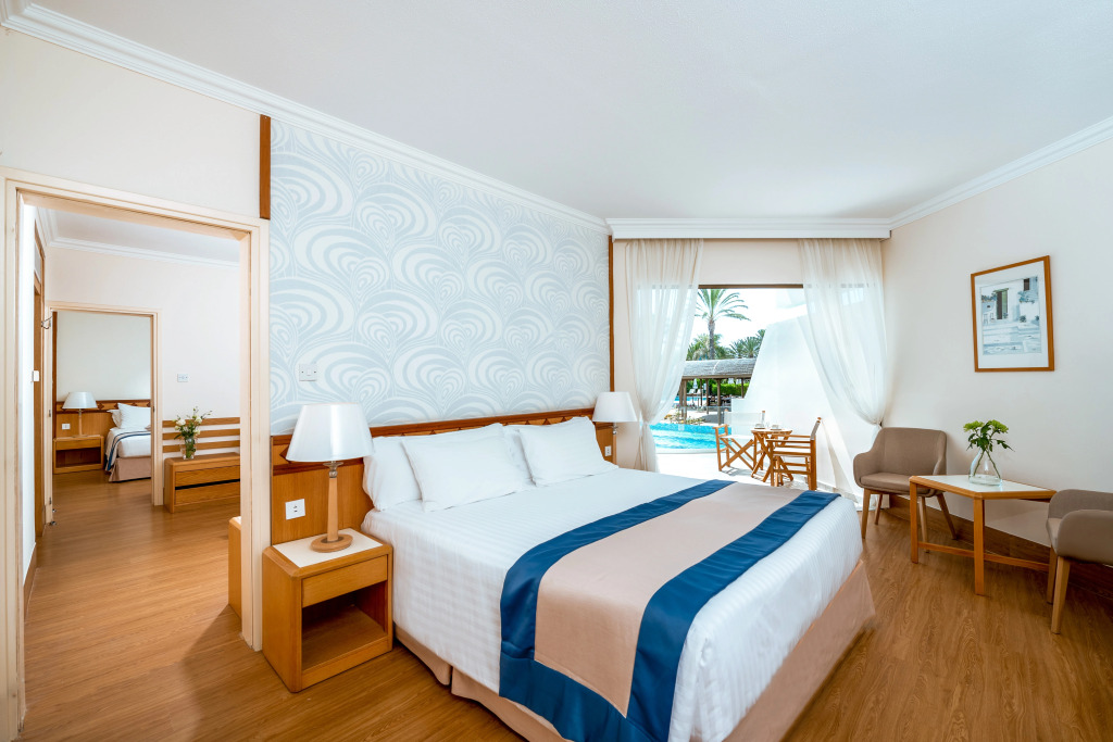 Отель Constantinou Bros Athena Beach