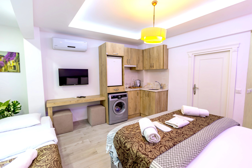 Отель Loren Hotel & Suites
