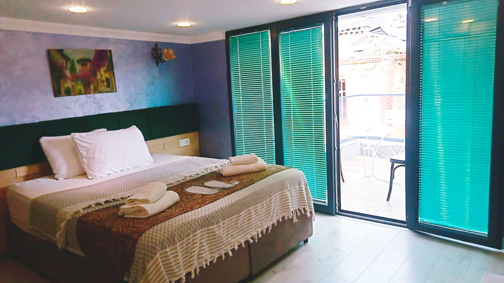 Отель Loren Hotel & Suites
