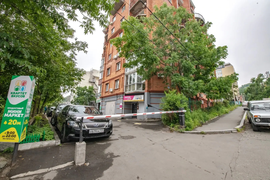 Квартира Трехкомнатная на Махалина 11а