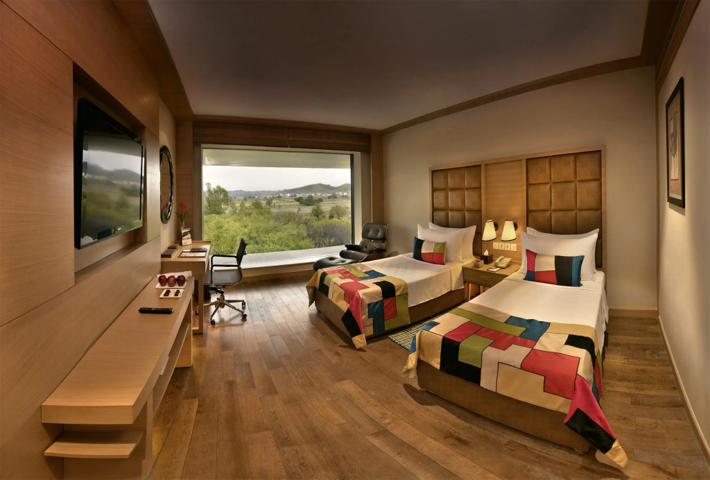 Отель The Lalit Chandigarh