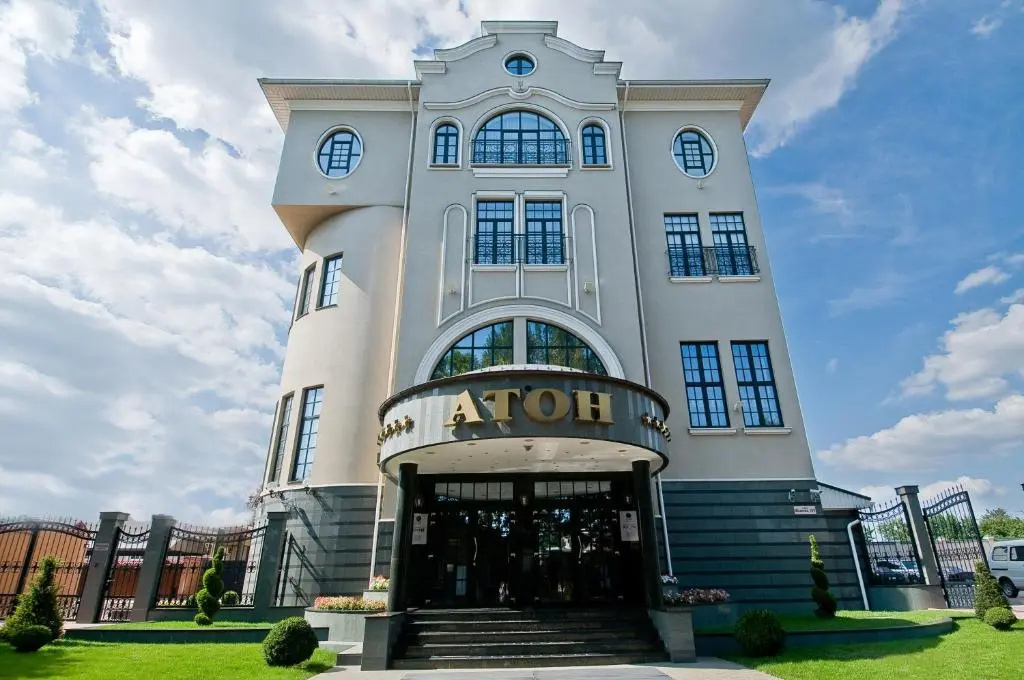 Отель Атон