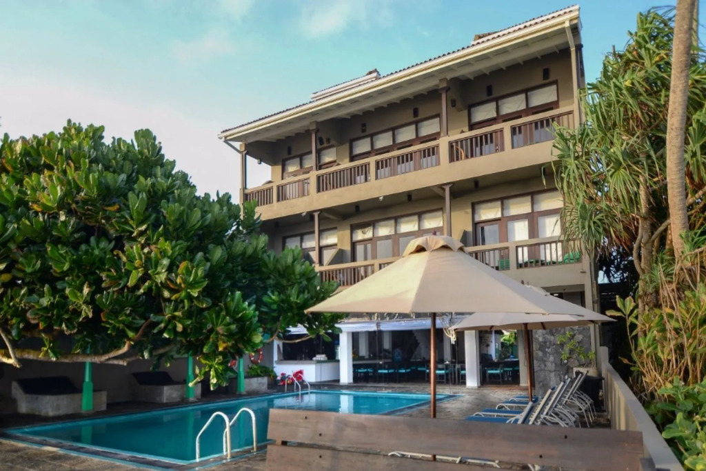 At Ease Beach Hotel