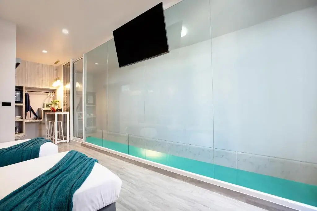 Отель Best Time Pool Suites