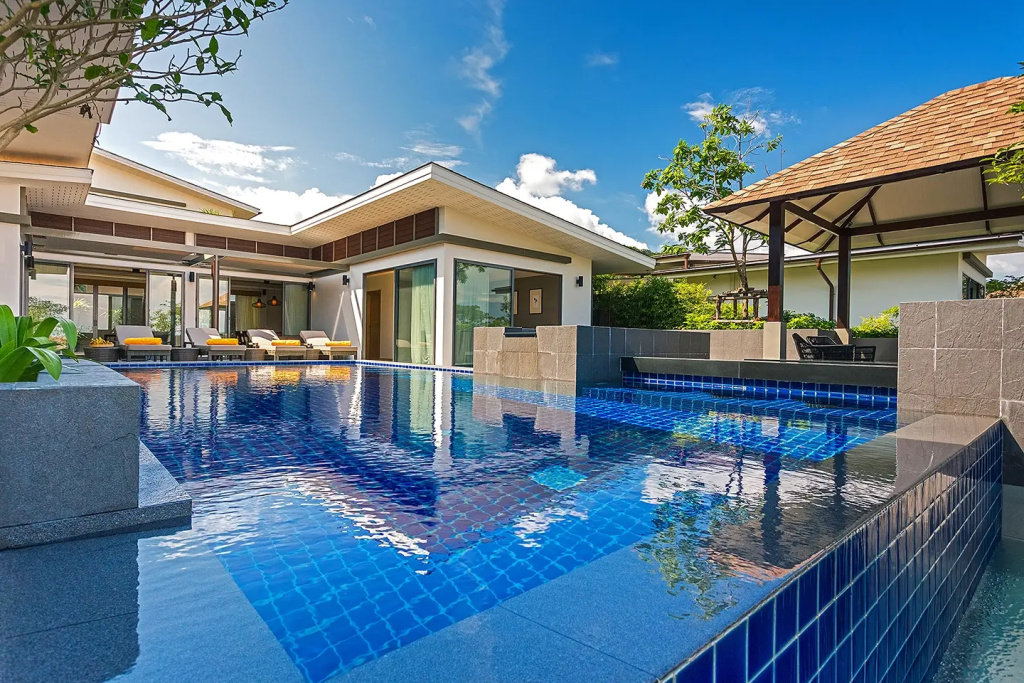 Вилла Casabay Luxury Pool