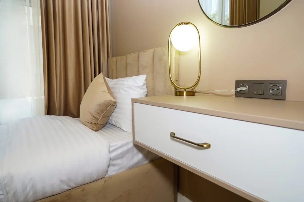 B&M Hotel