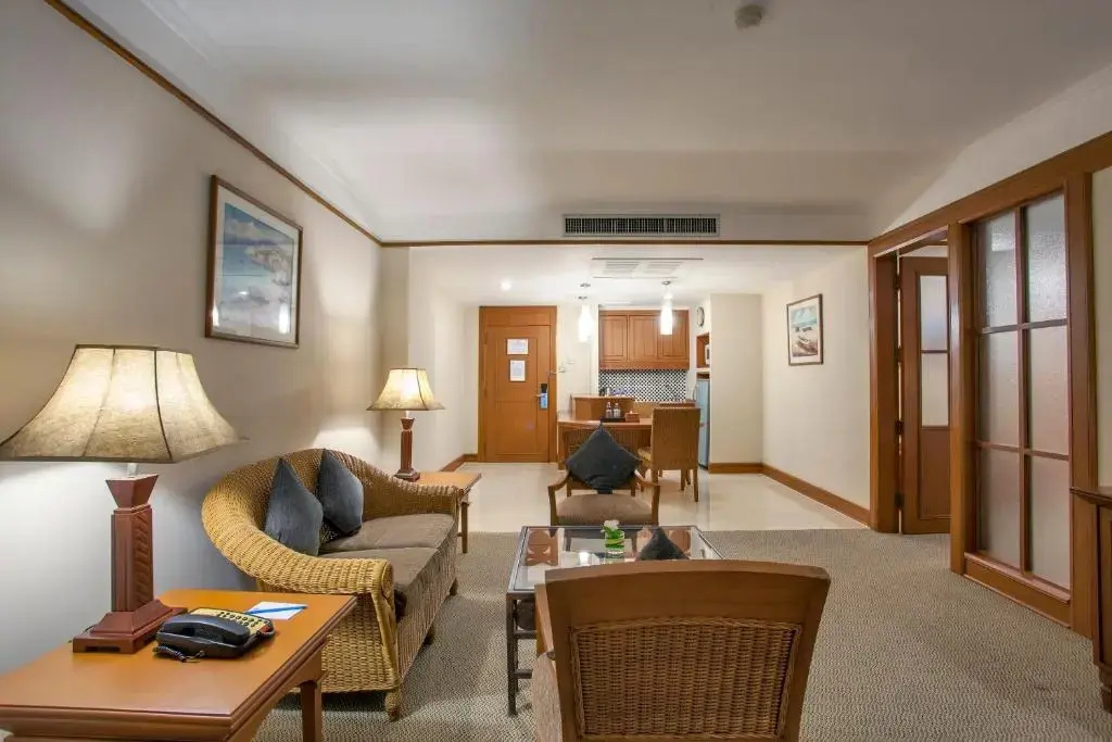 Cholchan Pattaya Beach Resort - SHA Extra Plus