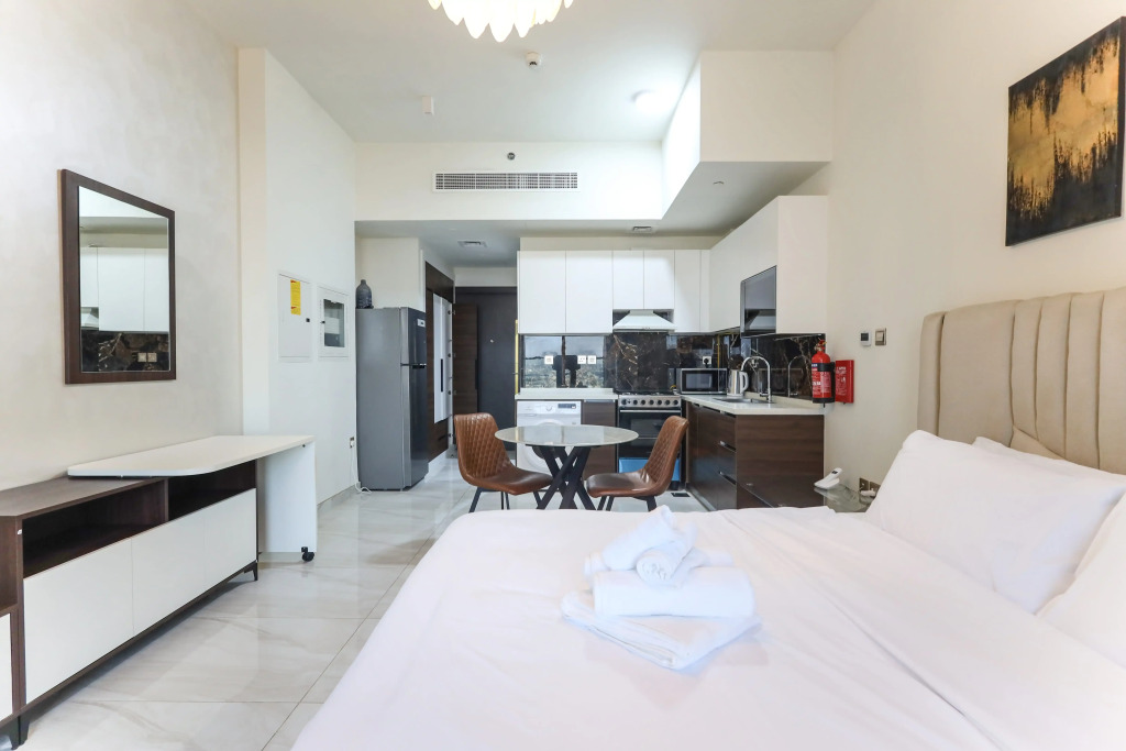 Апартаменты Elite LUX Holiday Homes - Stylish Studio at Jewelz by Danube