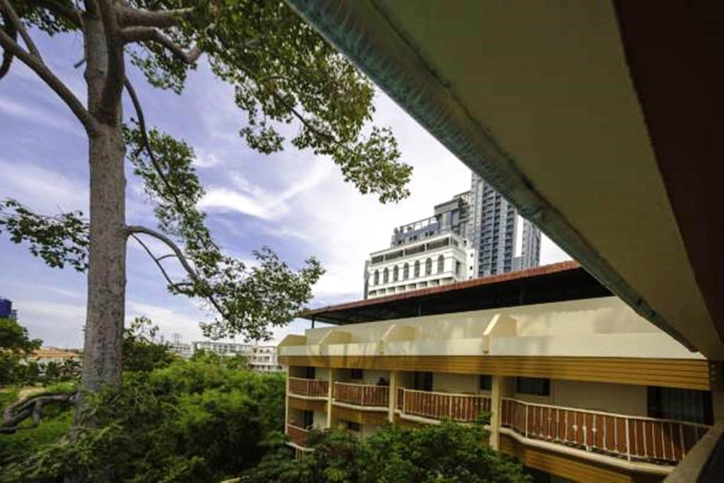 Twin Palms Resort Pattaya, SHA Extra Plus Certified
