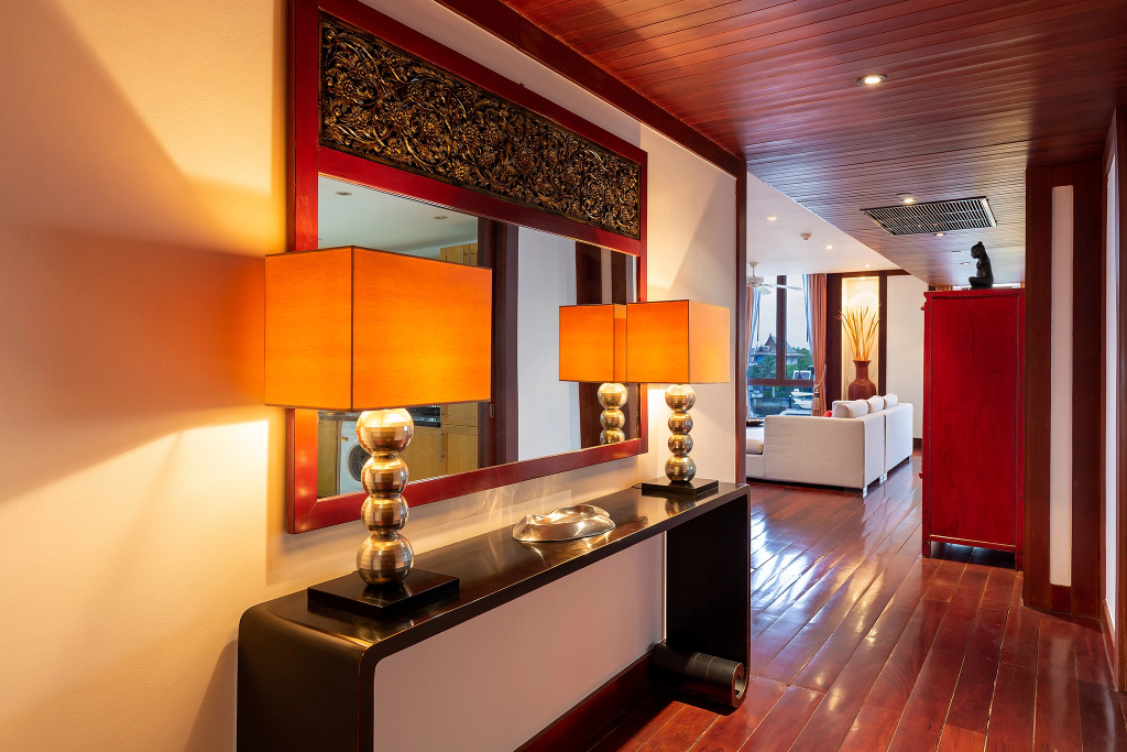 Waterfront in Royal Marina Apartments	
