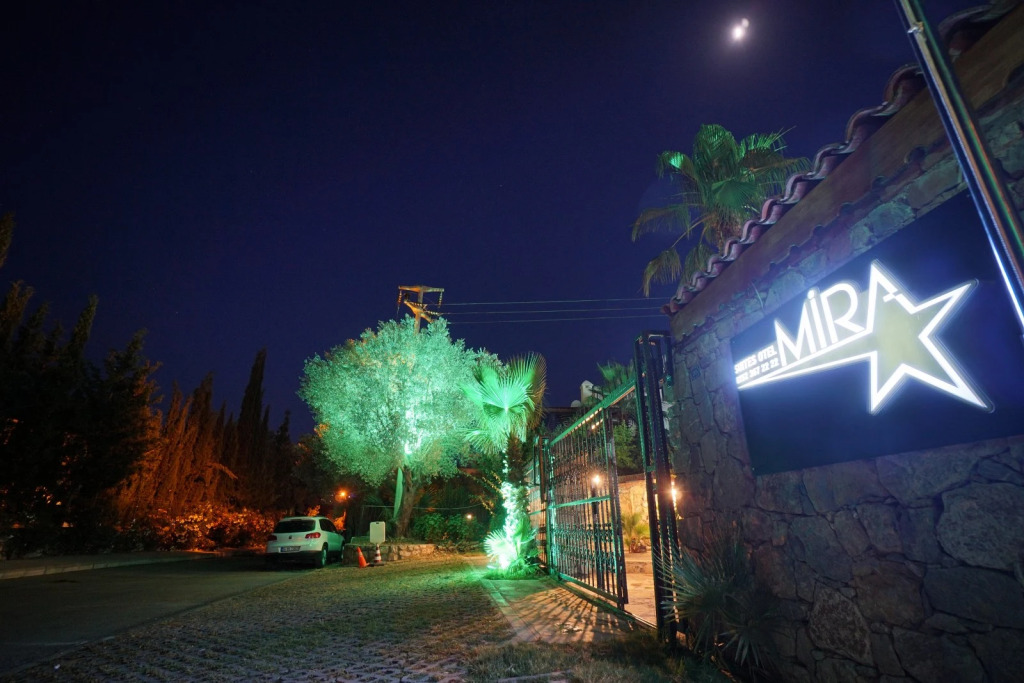Mira Suites