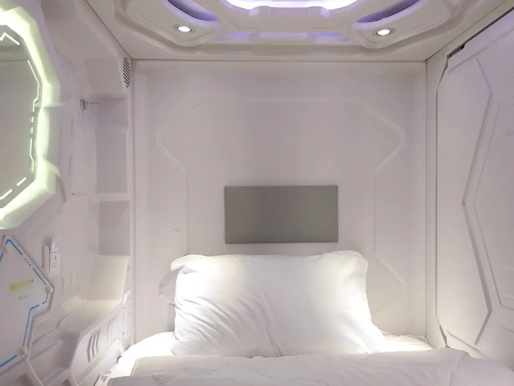 Capsule Hotel Happy lounge