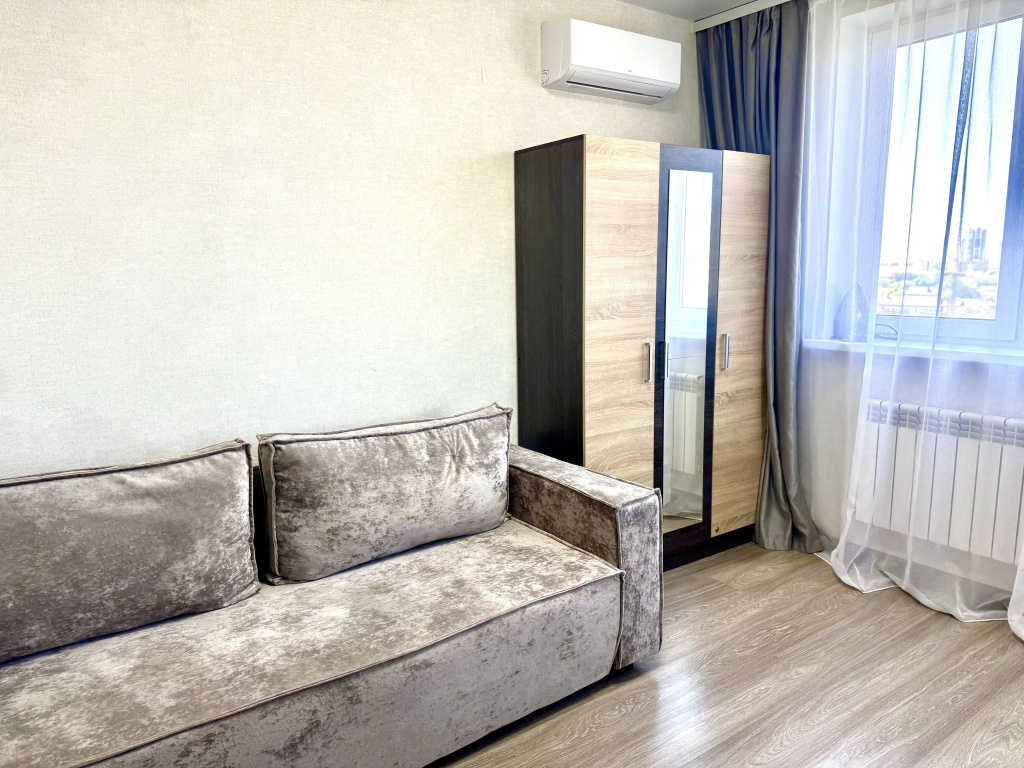 Двухкомнатная квартира сети "PanApartments" с панорамным видом на город