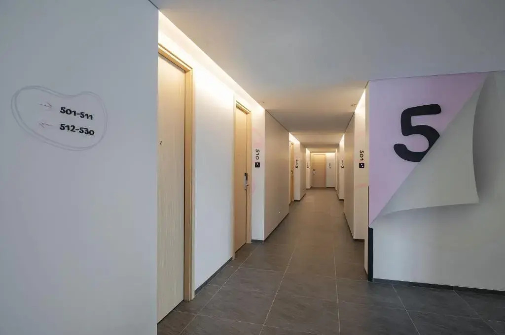 Отель JonoX Phuket Karon Hotel