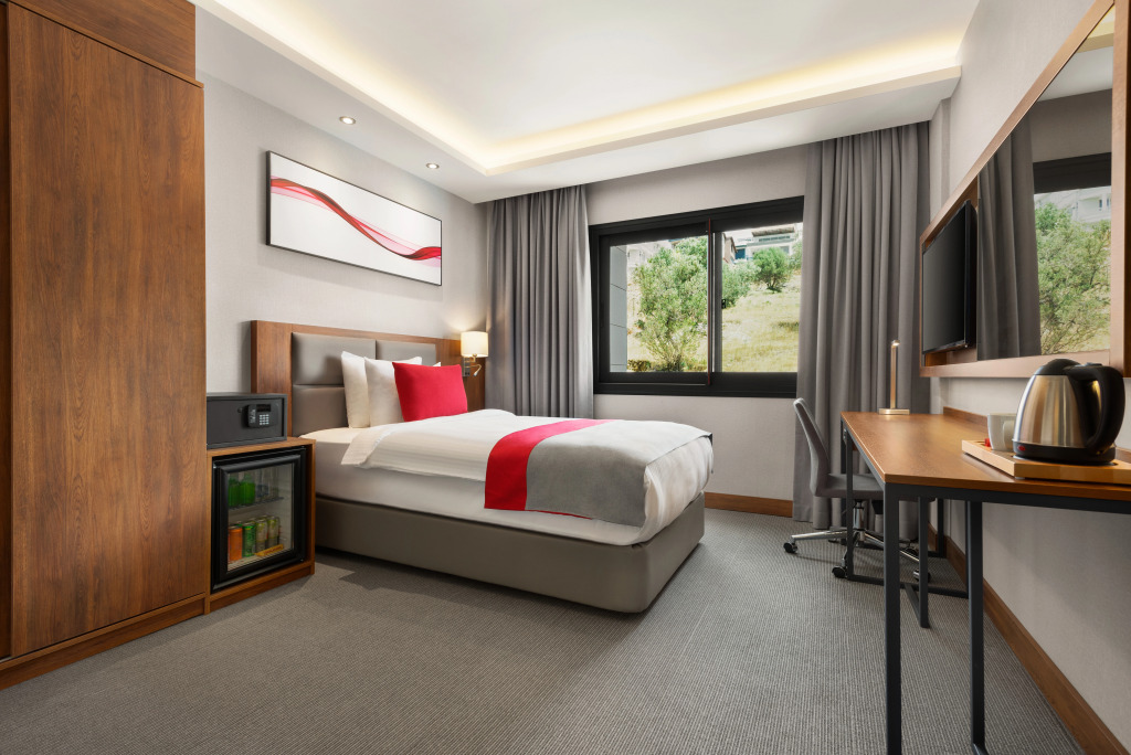 Отель Ramada by Wyndham Izmir Aliaga