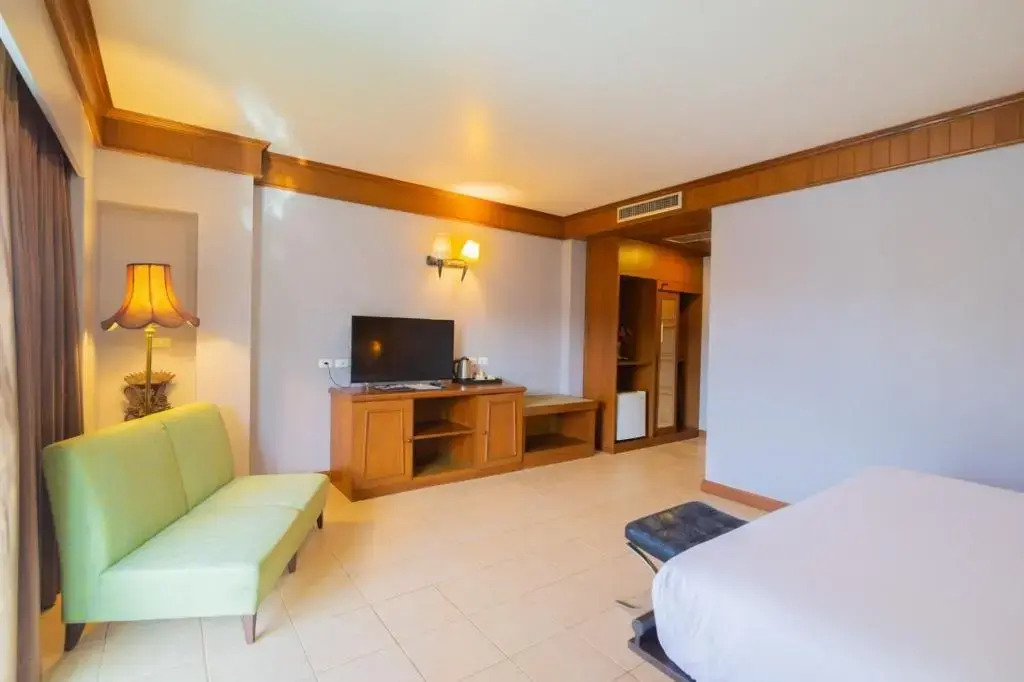 C & N Hotel Patong, Phuket