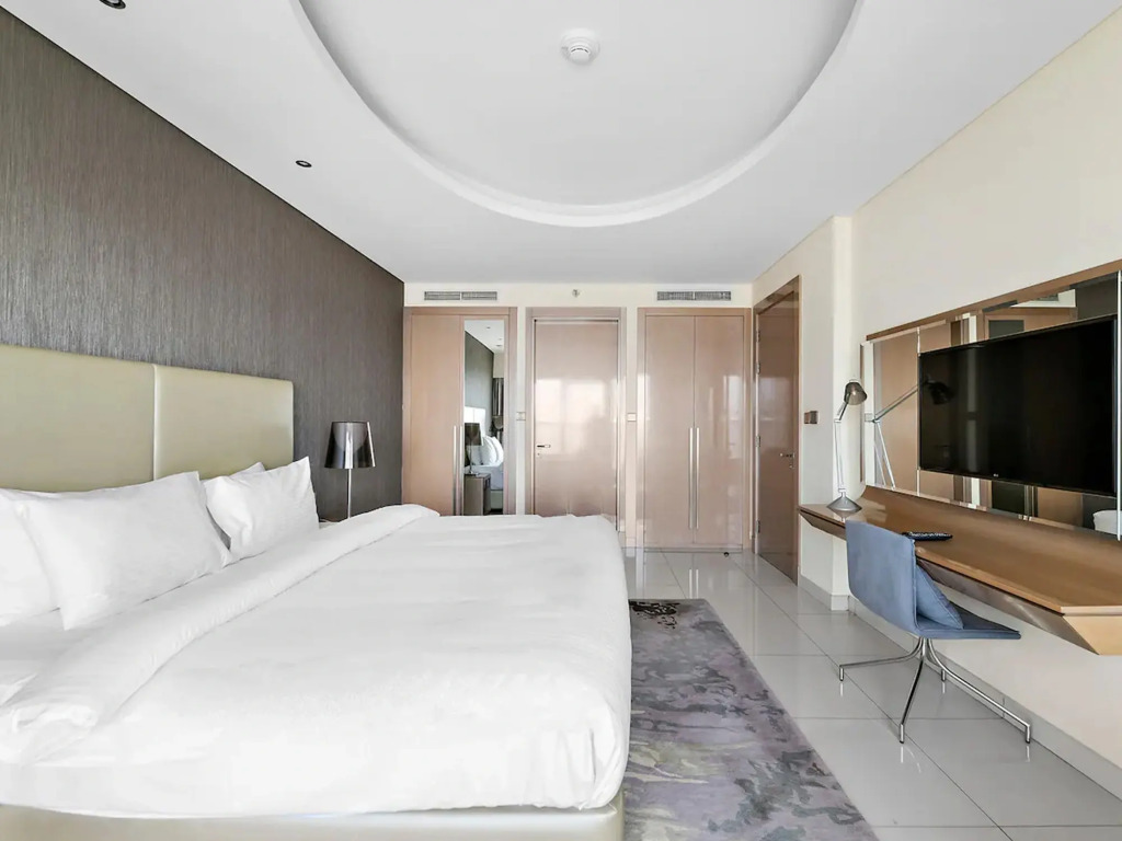 Апартаменты Cosmos Living Paramount Hotels & Resorts Dubai