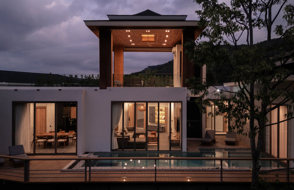 Lakefront 5BR Luxury Villa, Elevator, Pool, Cinema