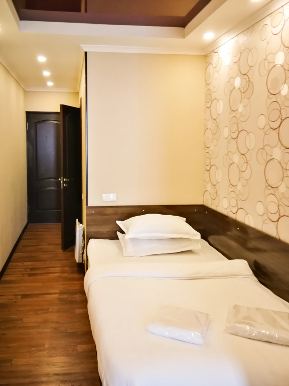 Salut Hotel