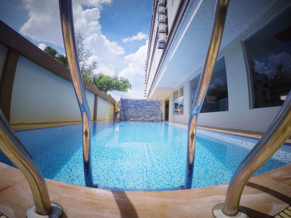 Отель Sky Garden Boutique