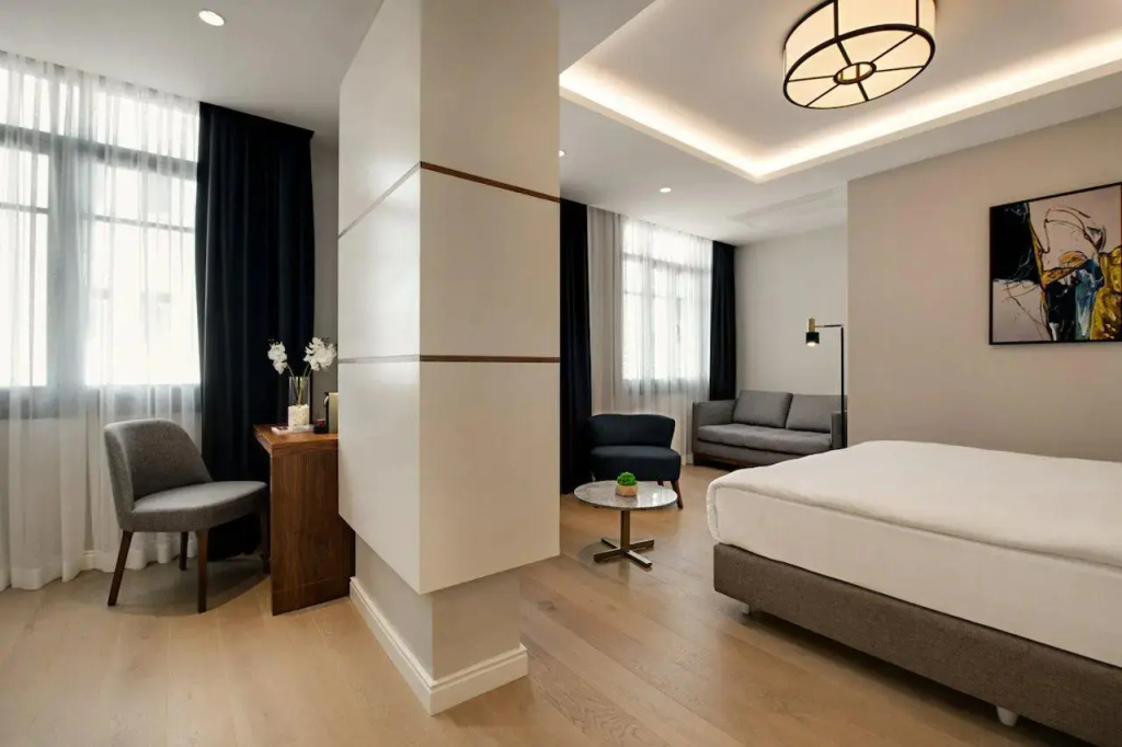 Отель Gleam Collection Hotel