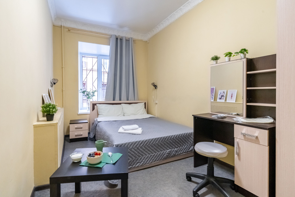 Room 5 7. Отель Veneta Rooms Санкт-Петербург. 15 Комнат Санкт-Петербург. Коломенская 10 Санкт-Петербург меблированные комнаты. 12 Комнат Санкт-Петербург.