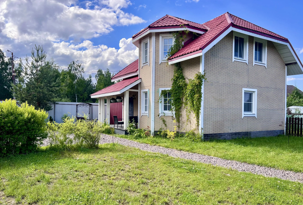Частный дом с камином и баней