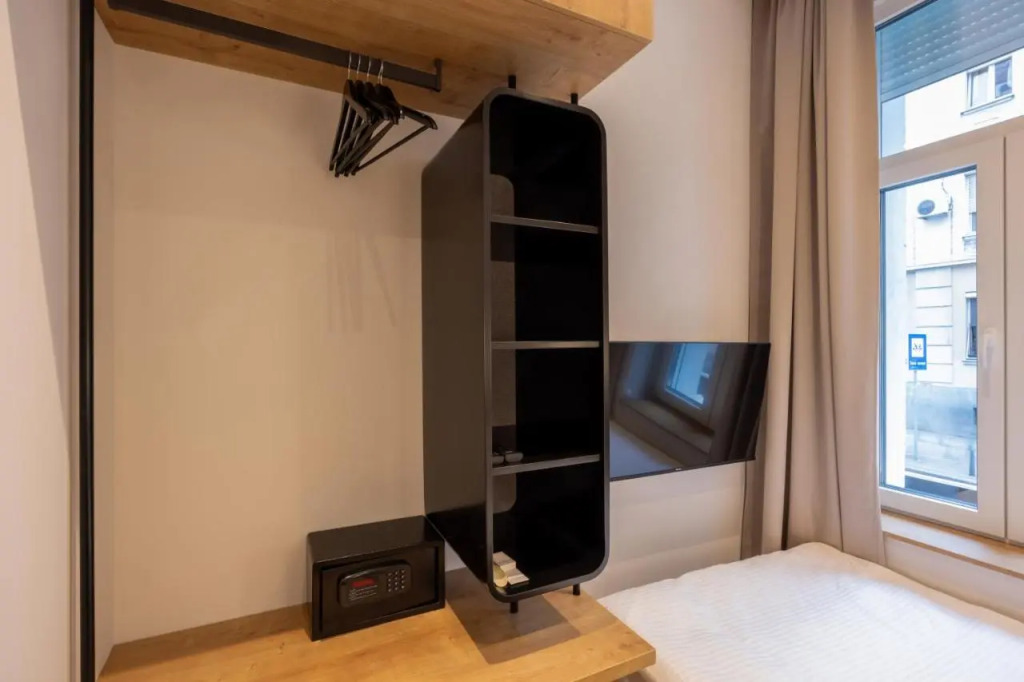 Hop Inn Rooms & Suites