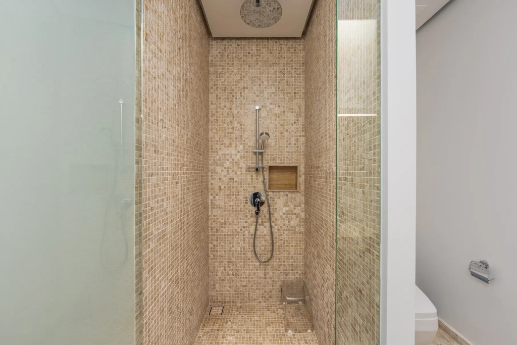 Modern 3BR Villa Kaimana with Private Pool