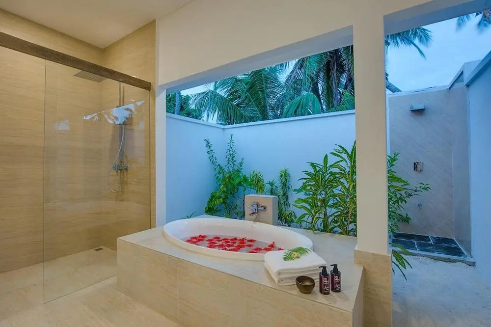 Курортный Отель Rahaa Resort