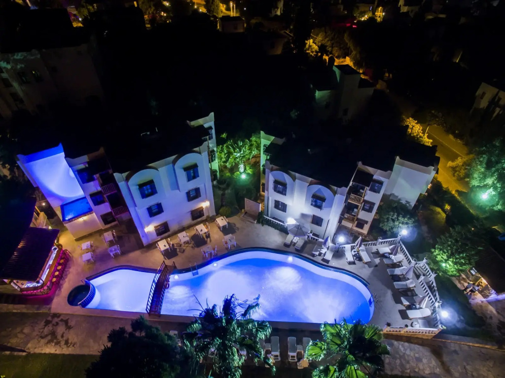 Mira Suites