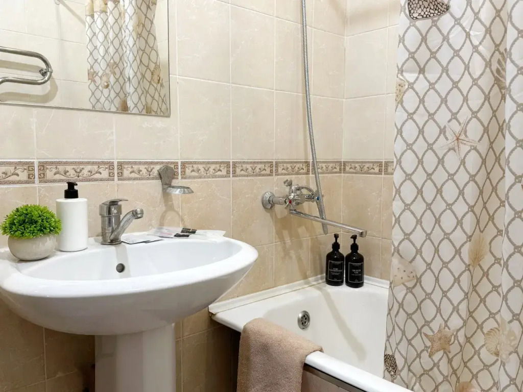 Квартира Konstantinov Apartments на Адриена Лежена
