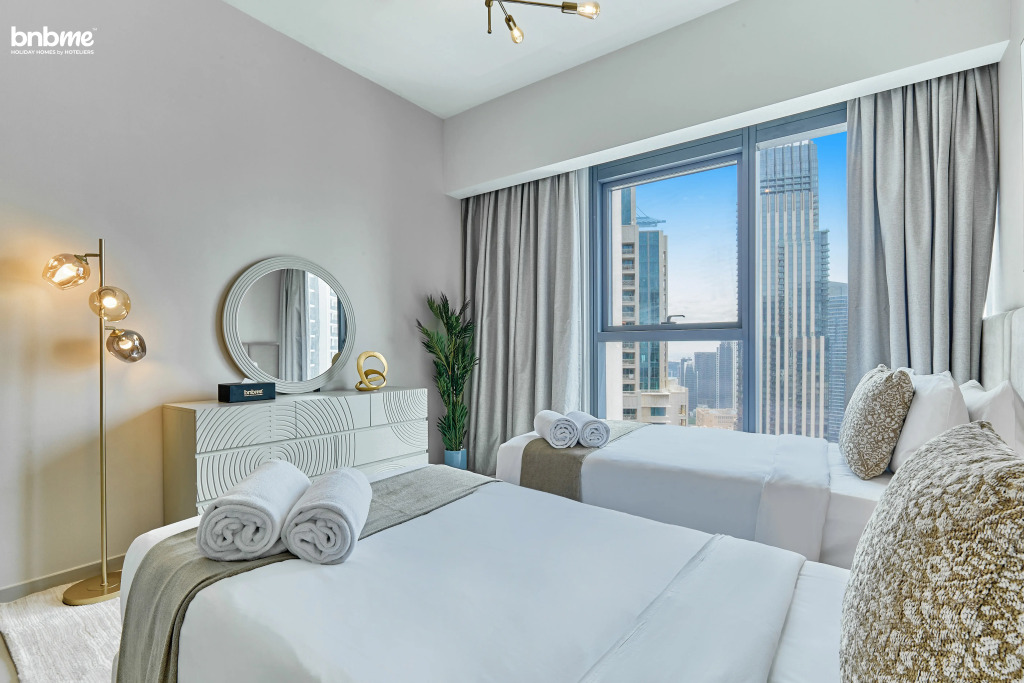 Апартаенты Bnbmehomes | Modern 2BR Treasure nr Dubai Fountain - 3302